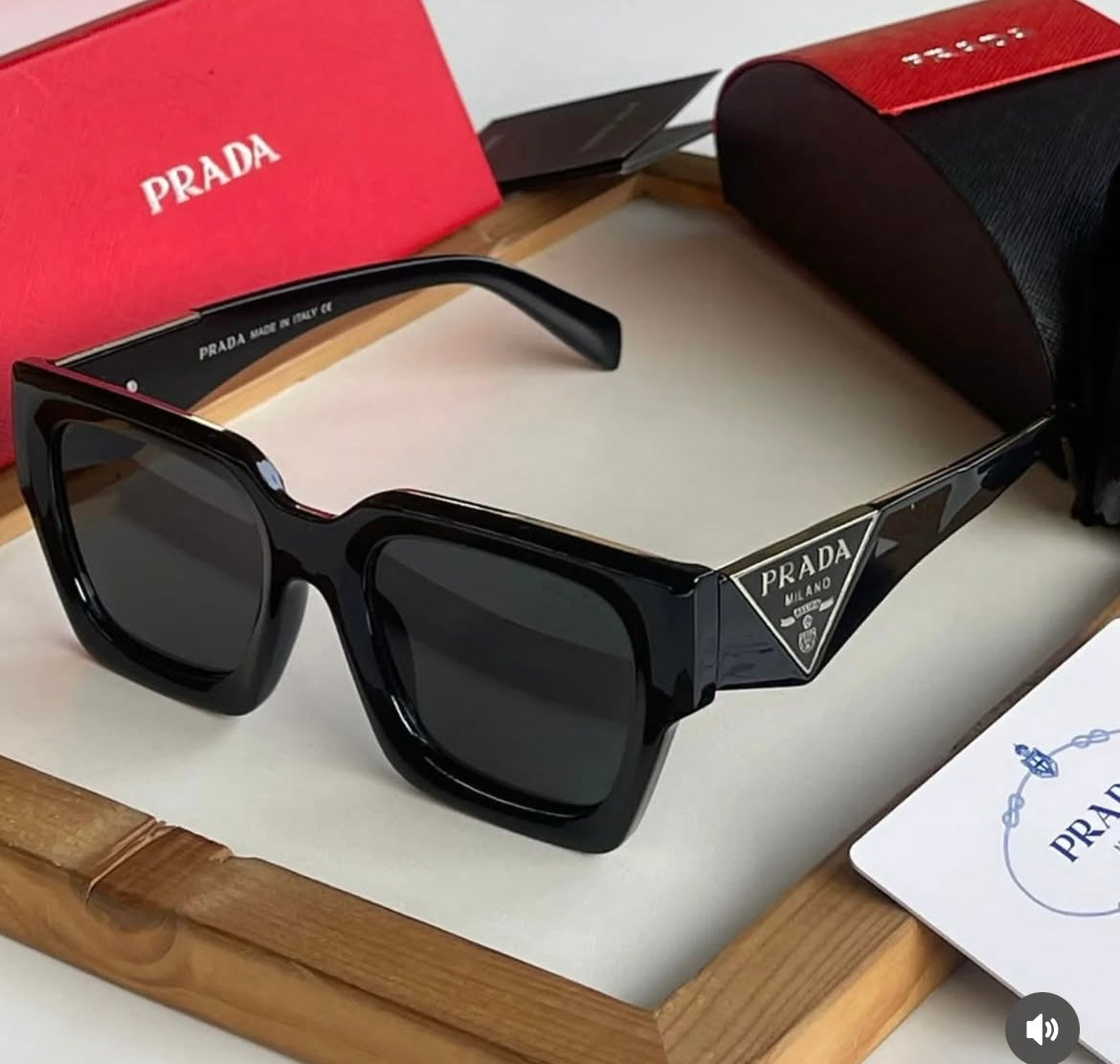 Lunette de soleil Prada carré