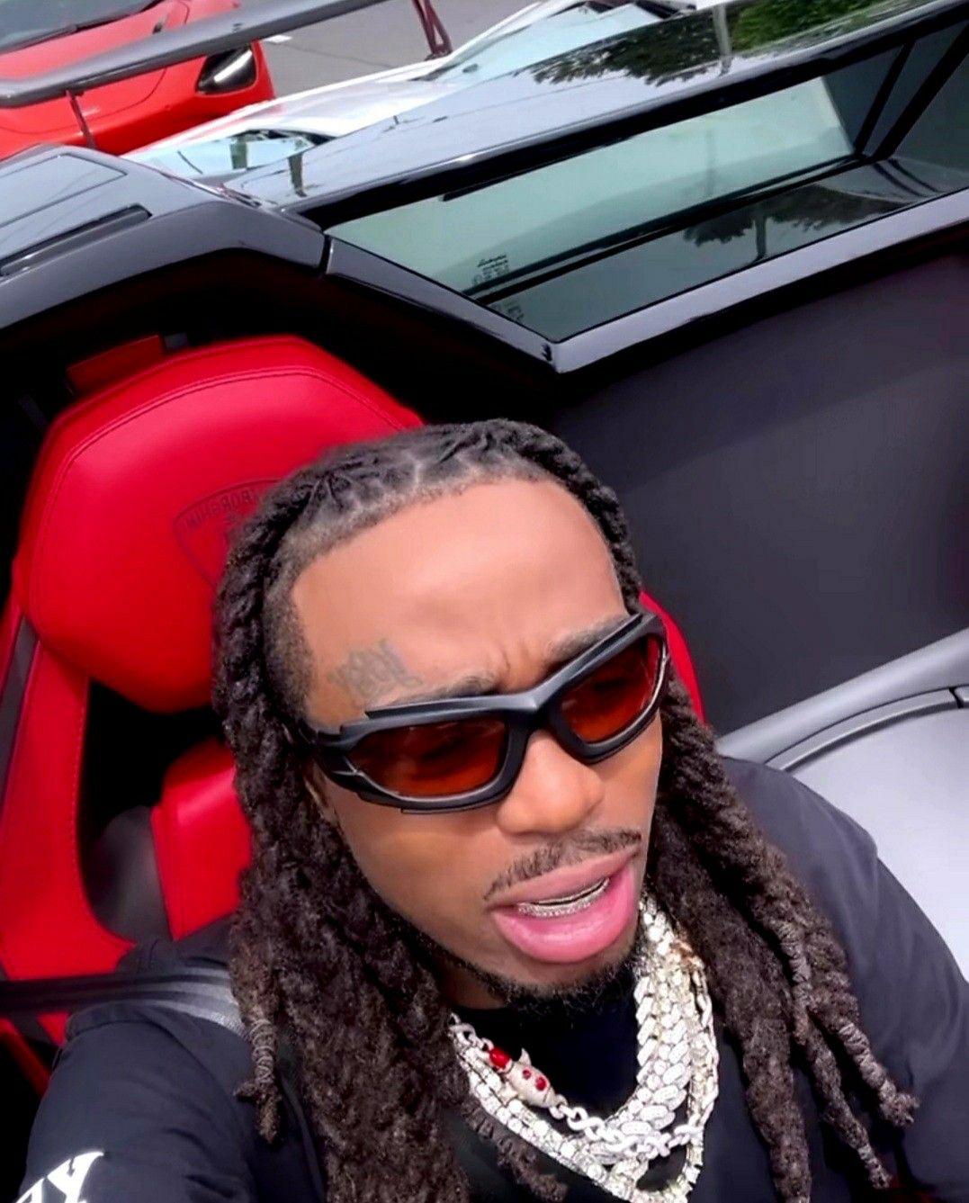 LUNETTE DE SOLEIL ROUGE ET NOIR