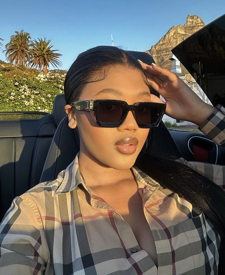 Lunette de soleil Louis Vuitton gold black